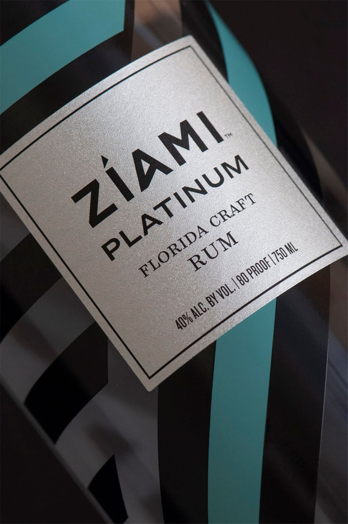 光瓶酒包裝設(shè)計(jì)欣賞(圖5) 光瓶酒包裝設(shè)計(jì)欣賞(圖5)