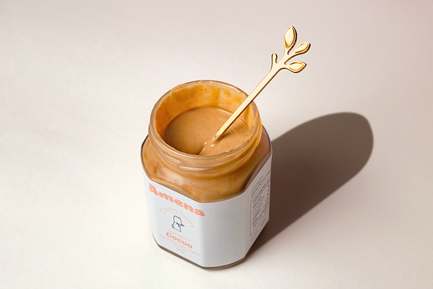 花生醬包裝設(shè)計(jì)如夢(mèng)般柔滑輕盈(圖3)