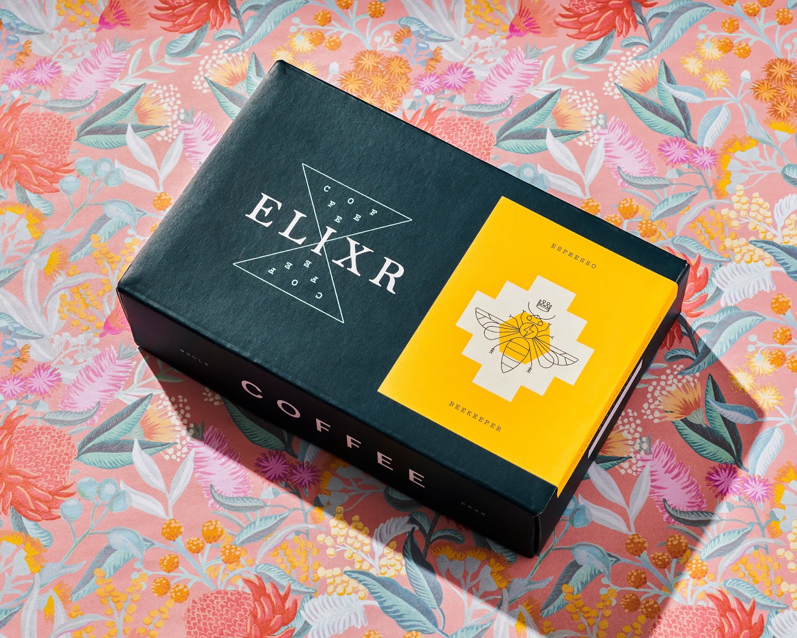 包裝盒設(shè)計(jì)像個(gè)寶石盒(圖1)