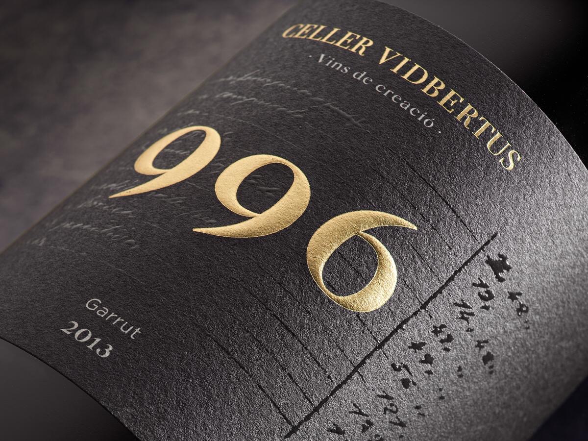 東營(yíng)酒包裝設(shè)計(jì)向996致敬(圖2)