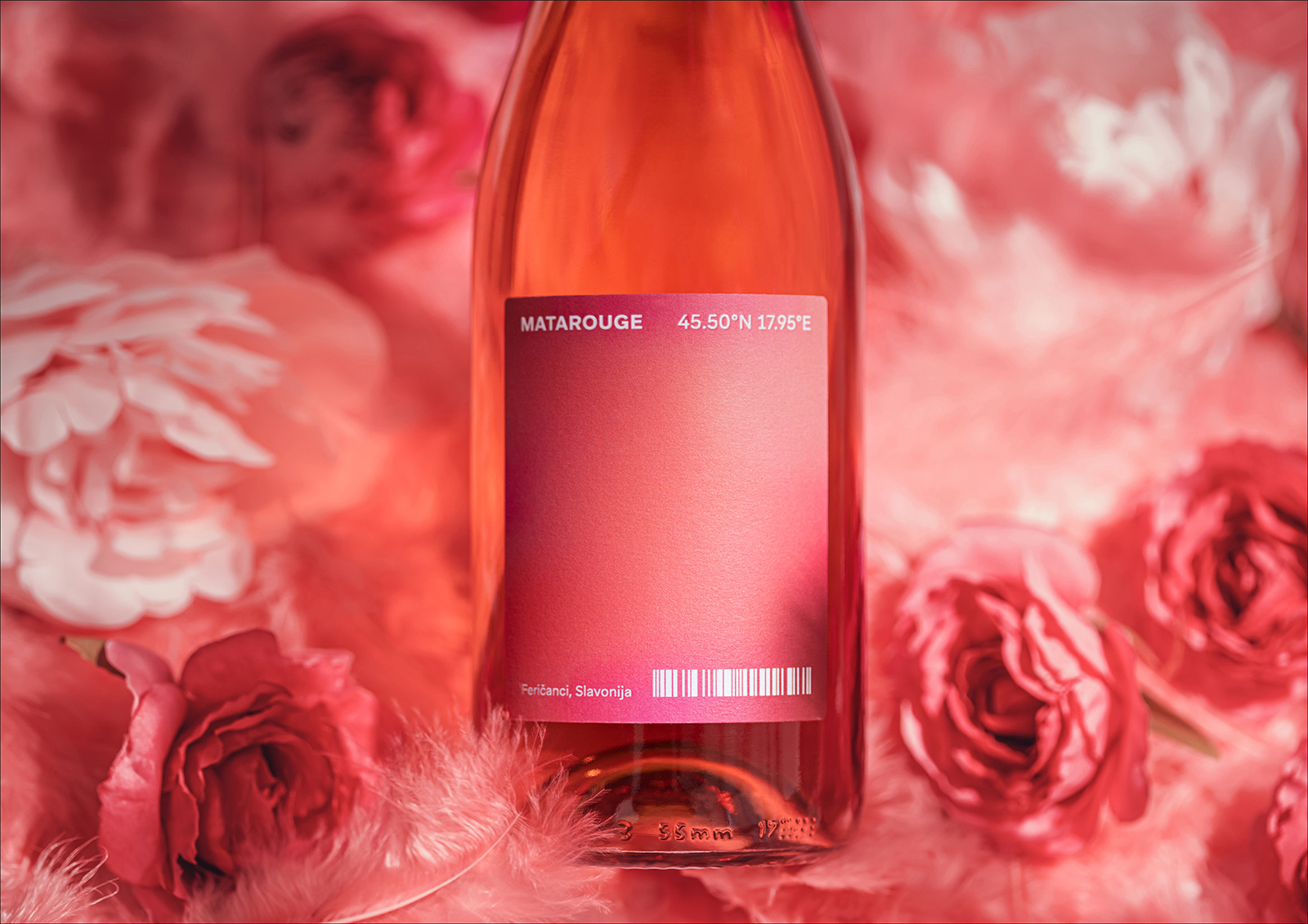 帶有可播放音樂(lè)的互動(dòng)標(biāo)簽的葡萄酒包裝這樣設(shè)計(jì)(圖8) 帶有可播放音樂(lè)的互動(dòng)標(biāo)簽的葡萄酒包裝這樣設(shè)計(jì)(圖8)