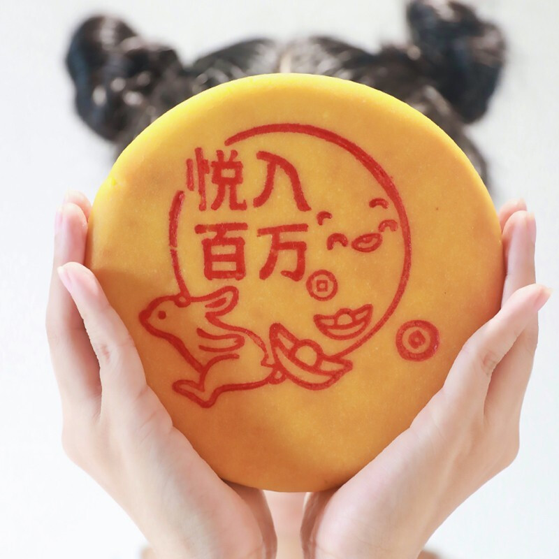 悅?cè)氚偃f 閩南大悅餅 香芋蛋黃肉松 廣式月餅 500g*2盒 禮盒裝包裝禮盒產(chǎn)品包裝創(chuàng)意設(shè)計欣賞(圖2)