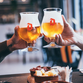 創(chuàng)意酒包裝設(shè)計(jì)督威黃金艾爾啤酒瓶產(chǎn)品包裝設(shè)計(jì)欣賞(圖5)