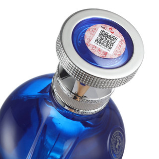 創(chuàng)意酒包裝設(shè)計(jì)洋河天之藍(lán)藍(lán)色經(jīng)典濃香型白酒產(chǎn)品包裝設(shè)計(jì)欣賞(圖5)